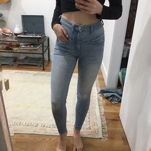 High-waisted jeans